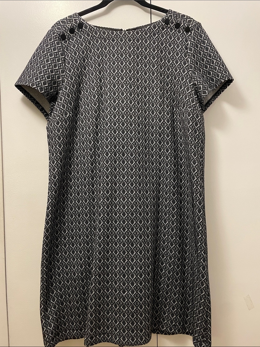 LOFT Black and White Diamond-Pattern Short Sleeve Shift Dress